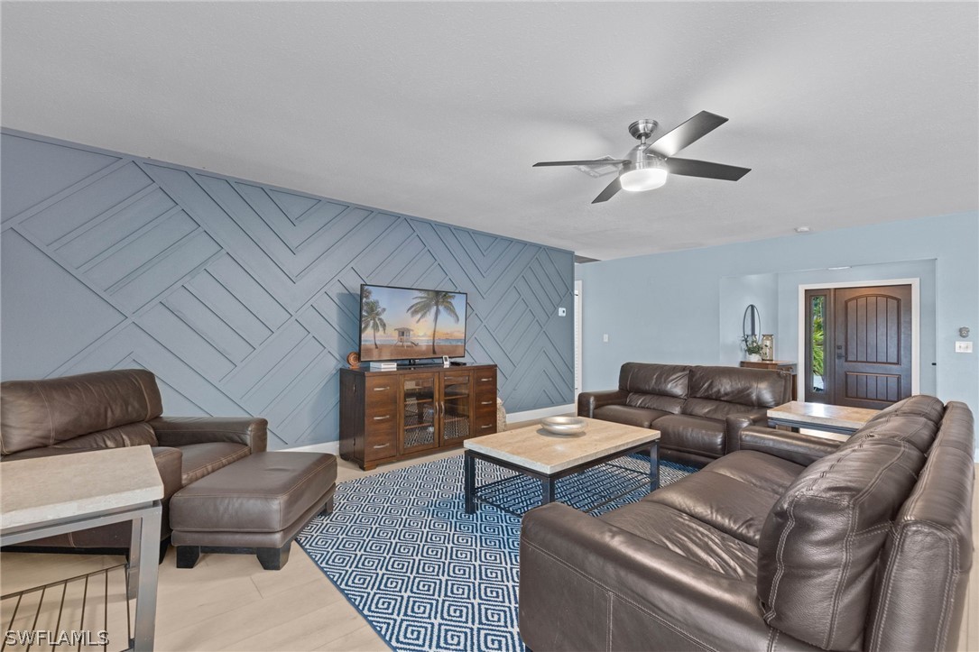 1520 Bass LN