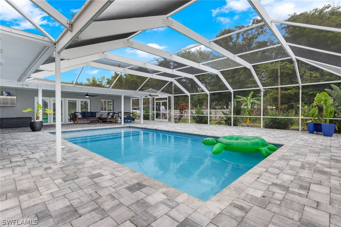 1520 Bass LN