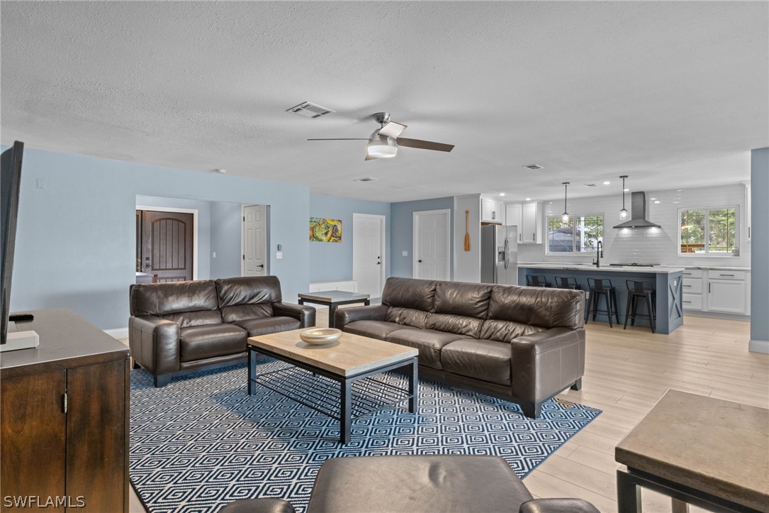 1520 Bass LN