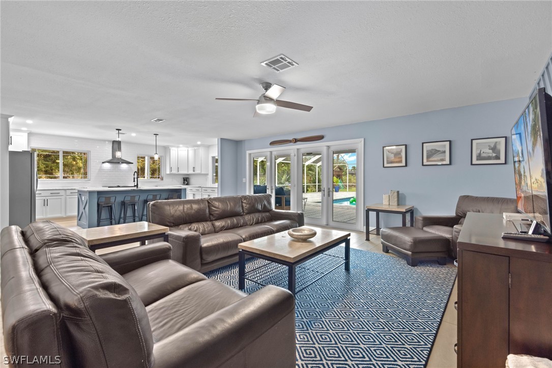 1520 Bass LN