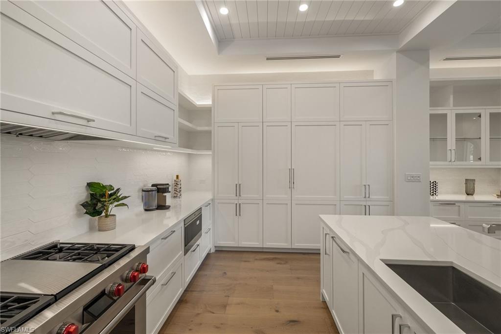 201 8th St S # 104, NAPLES Unit: 104