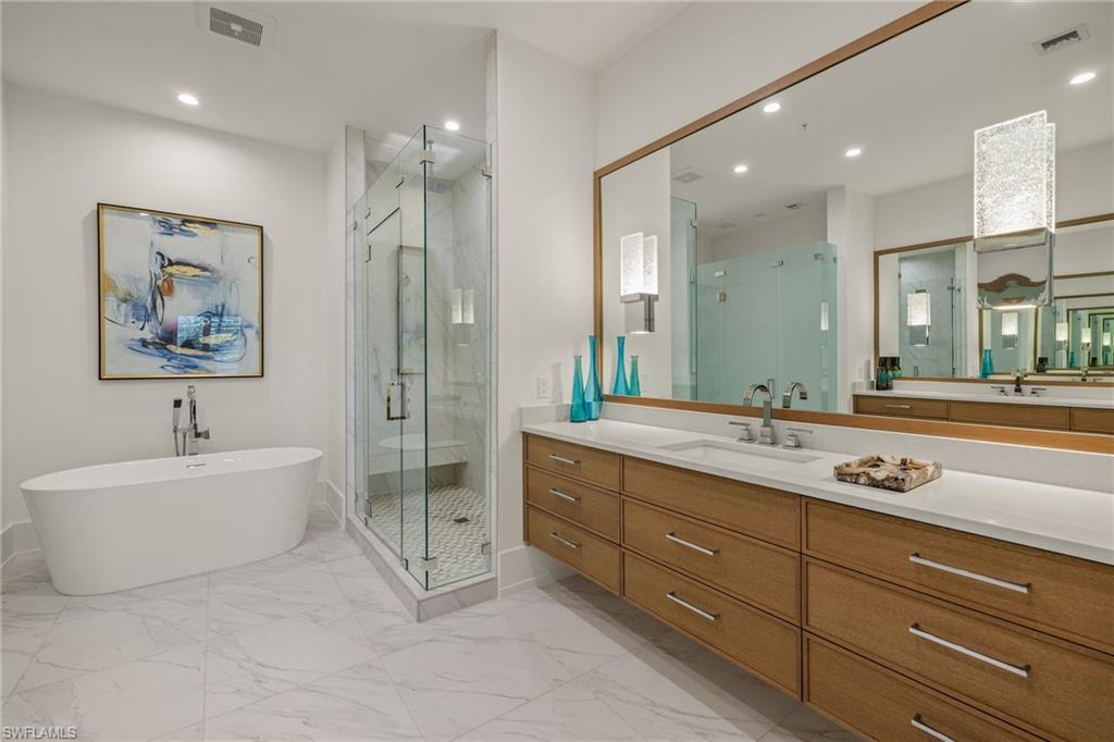 201 8th St S # 104, NAPLES Unit: 104