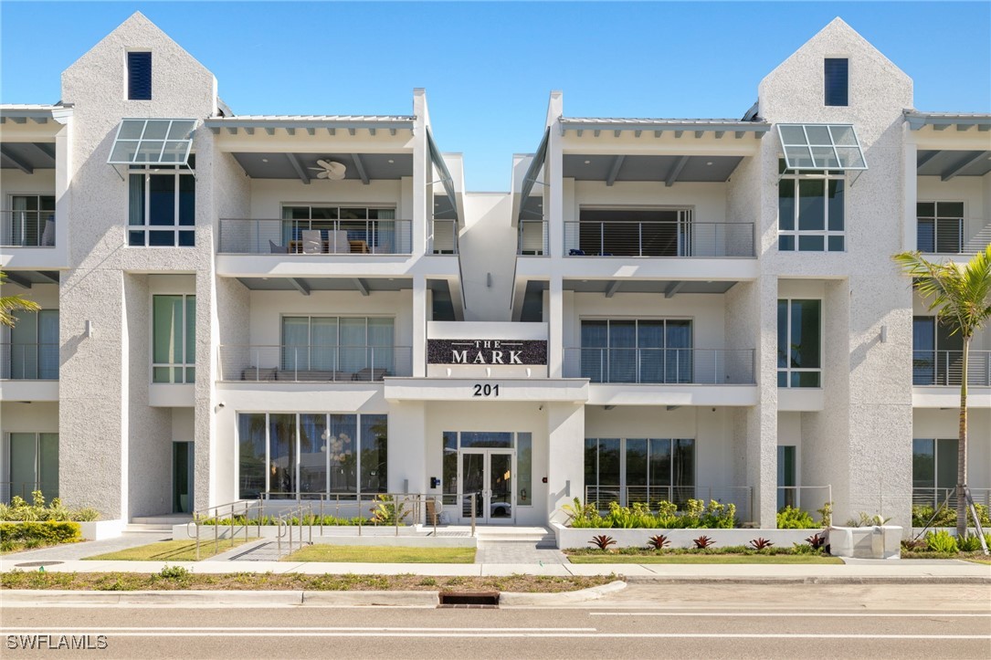 201 8th St S 104