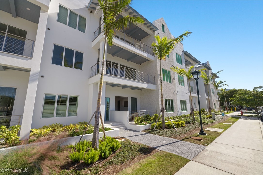 201 8th St S 104