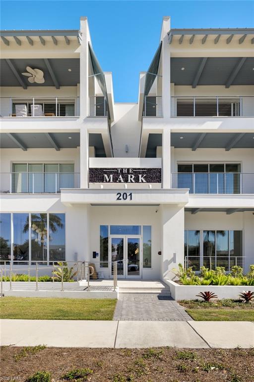 201 8th St S # 104, NAPLES Unit: 104
