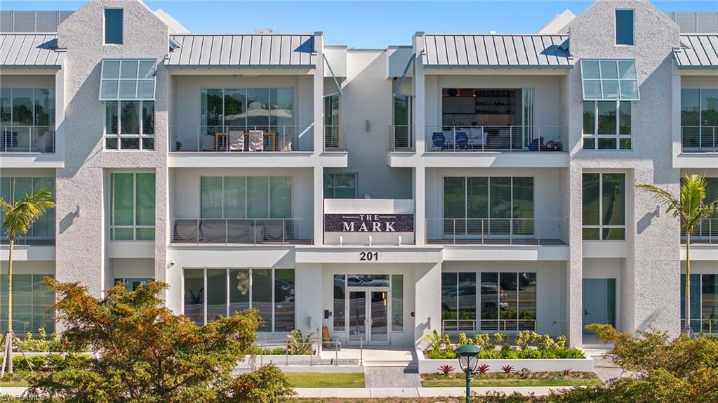 201 8th St S # 104, NAPLES Unit: 104