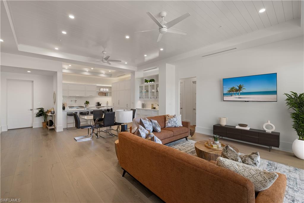 201 8th St S # 104, NAPLES Unit: 104