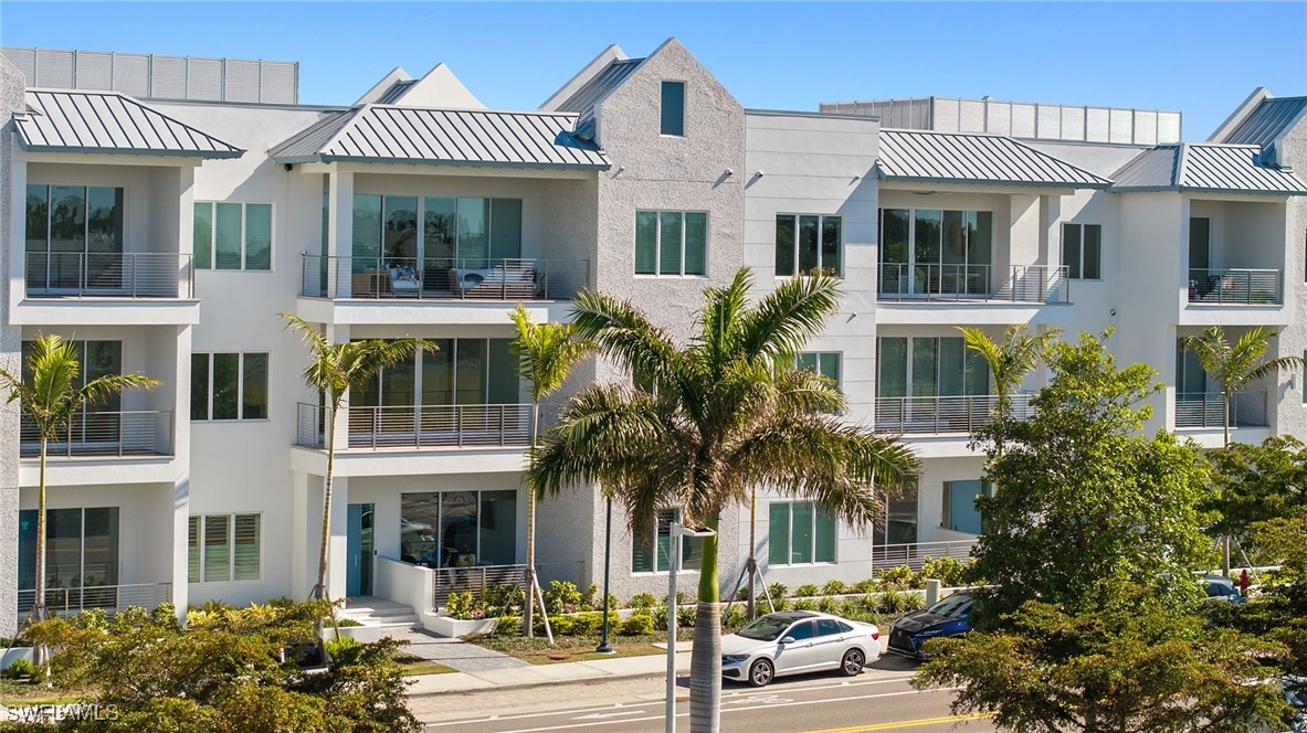 201 8th St S 104