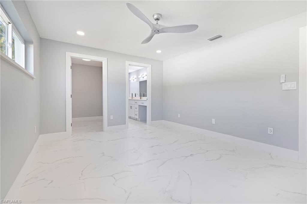 959 N Town And River DR