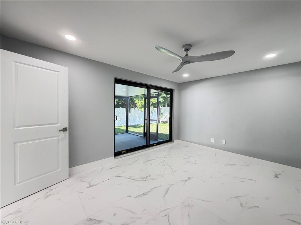 959 N Town And River DR