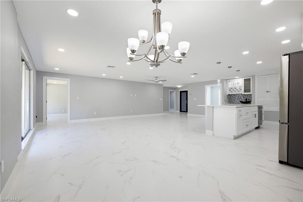 959 N Town And River DR