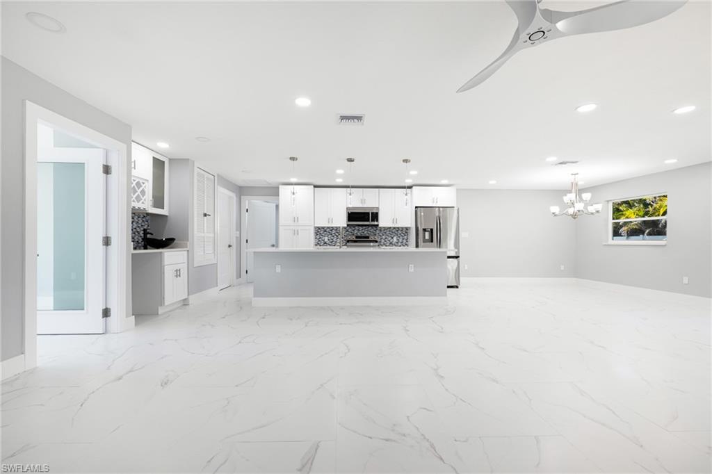 959 N Town And River DR