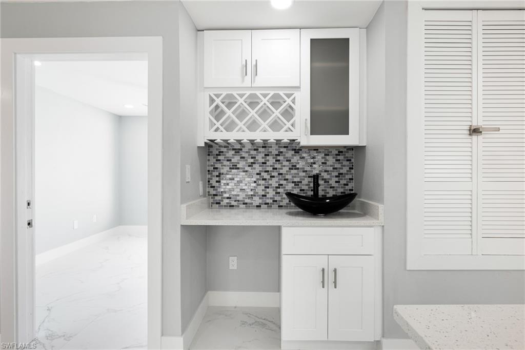 959 N Town And River DR