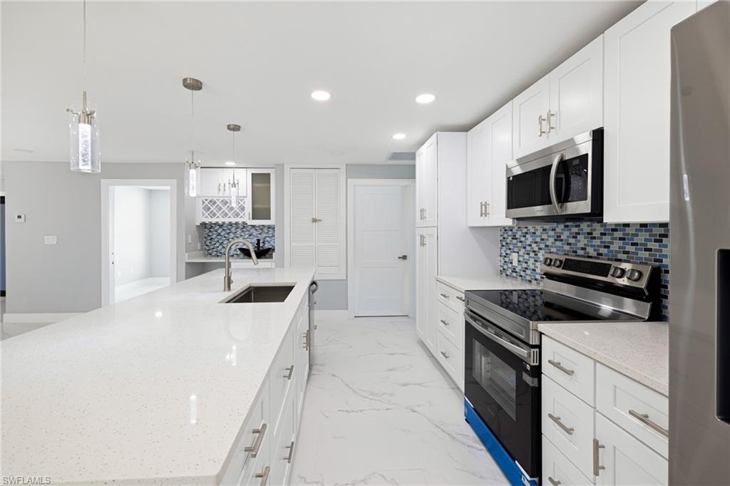 959 N Town And River DR