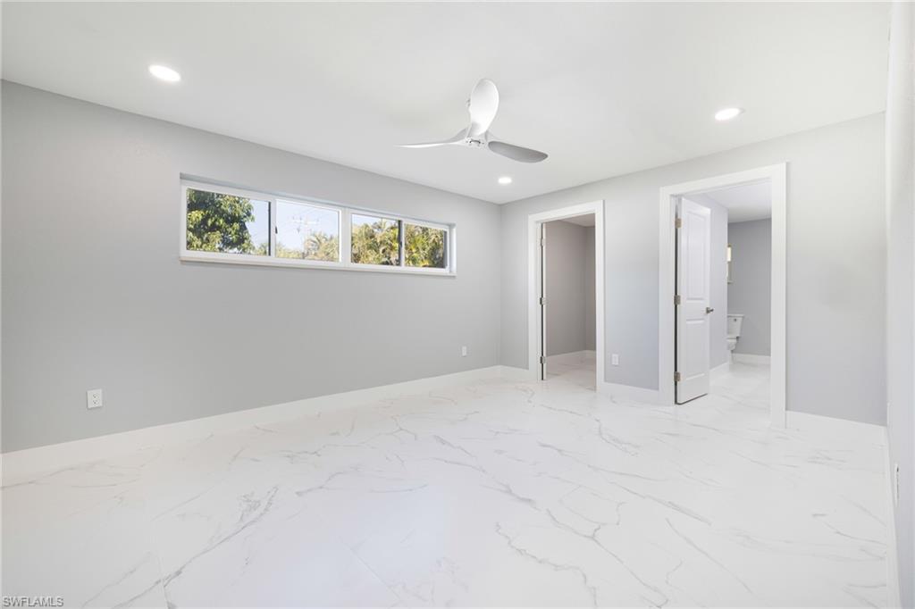 959 N Town And River DR