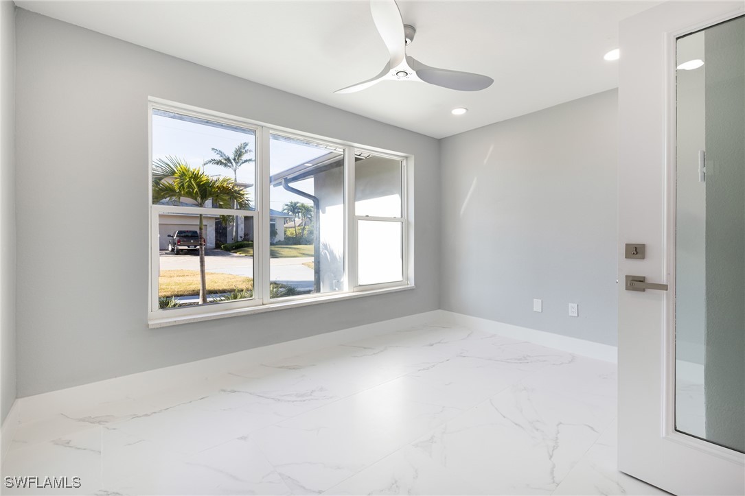 959 N Town And River DR