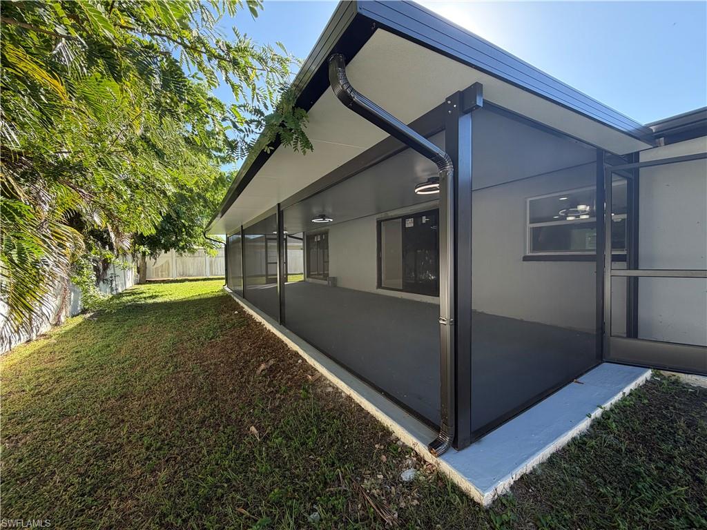 959 N Town And River DR