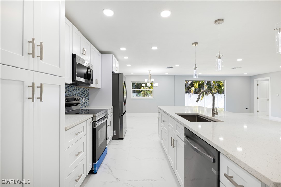 959 N Town And River DR