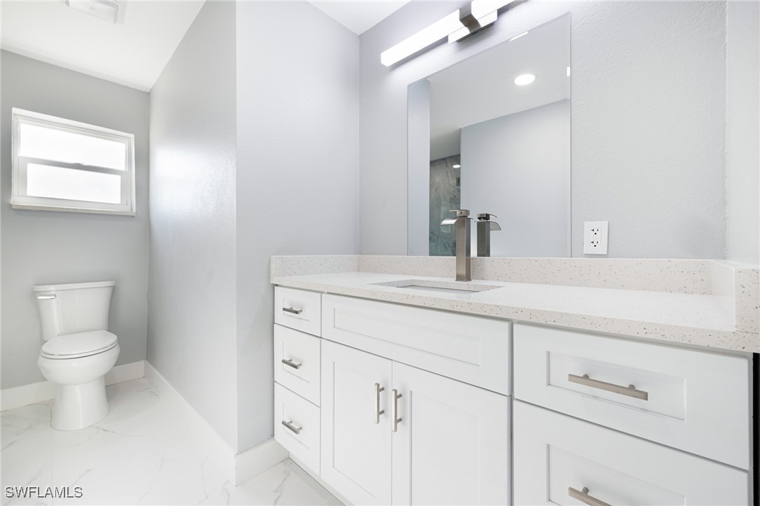 959 N Town And River DR