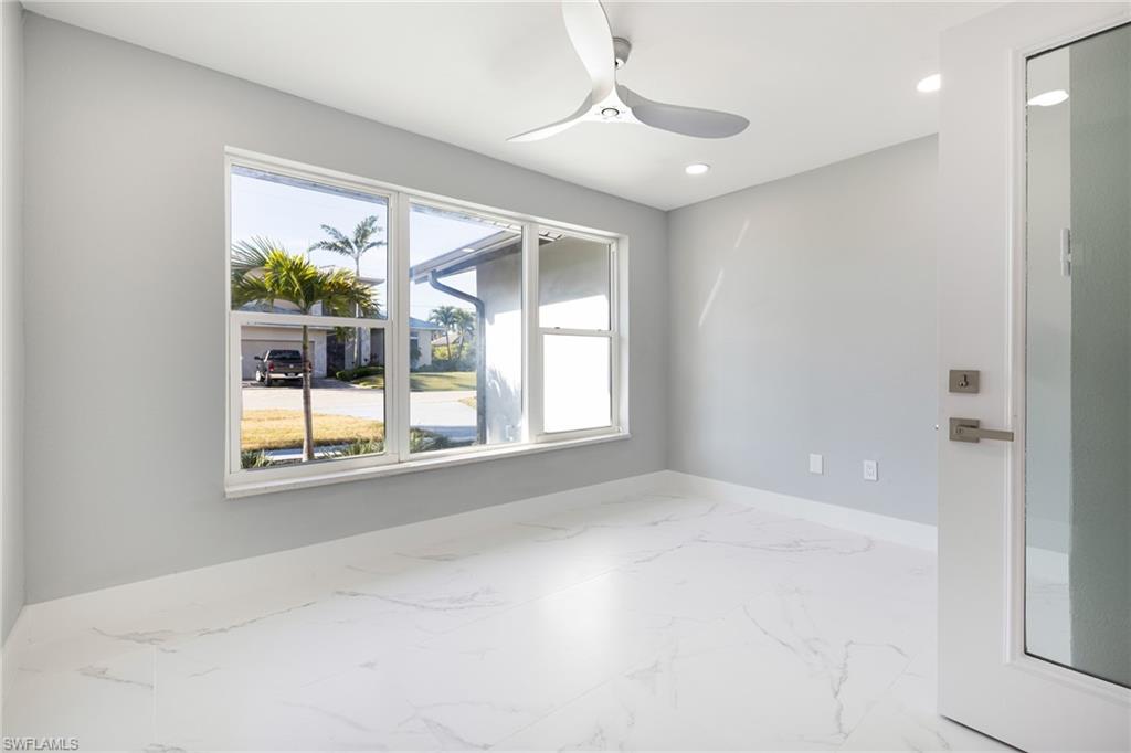 959 N Town And River DR