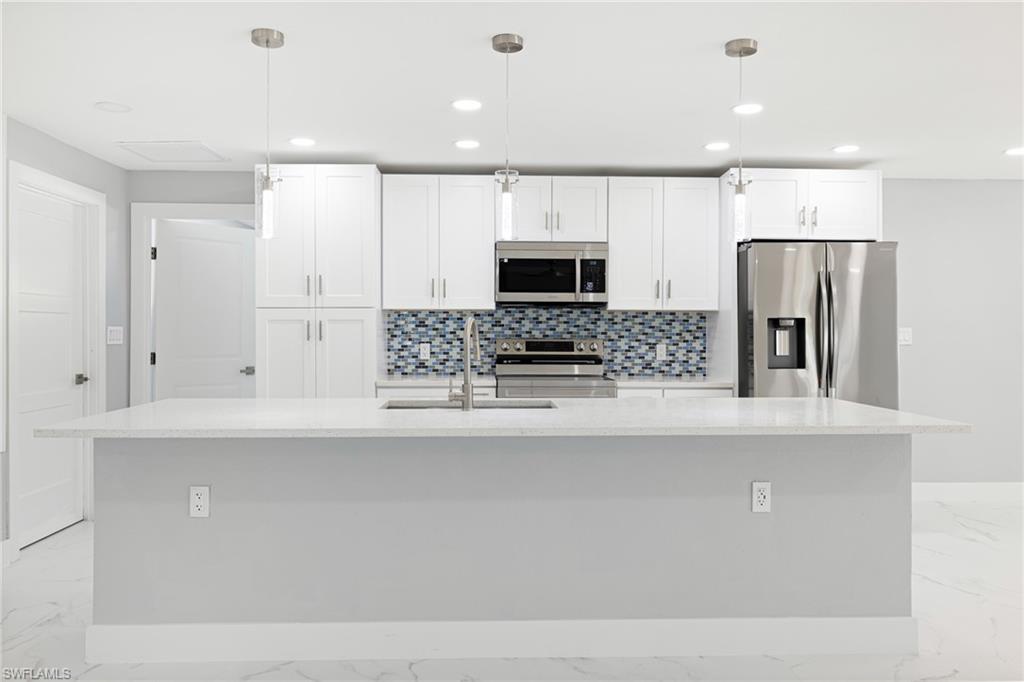 959 N Town And River DR