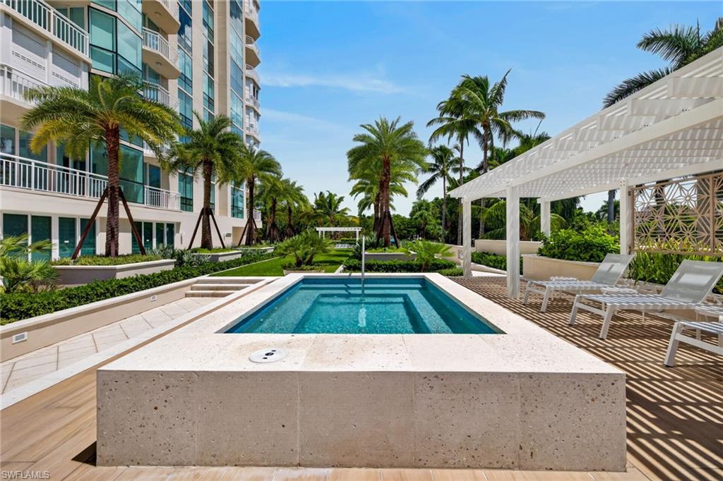 4255 Gulf Shore BLVD N 204
