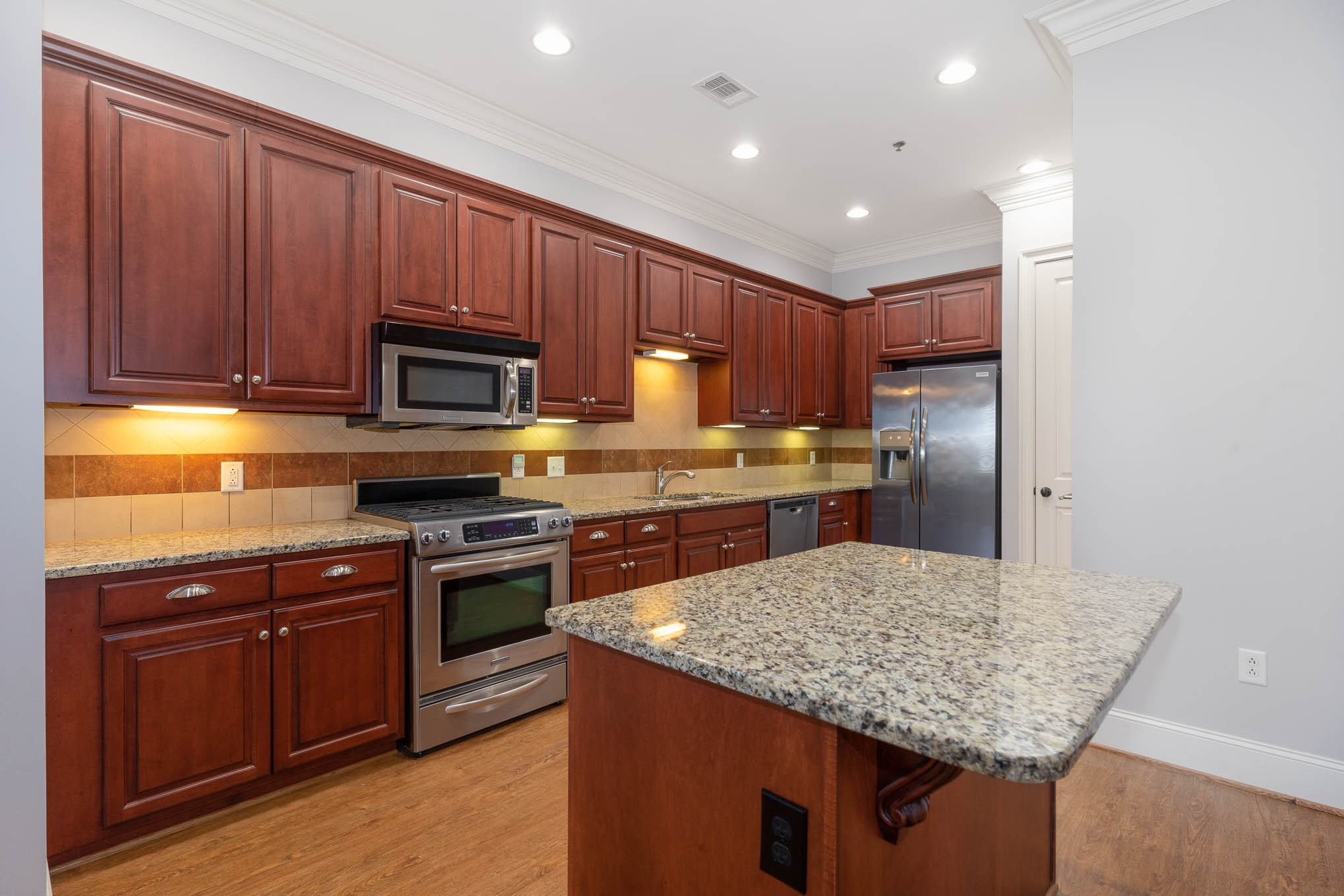 4120 Ridgefield Dr Unit: 500