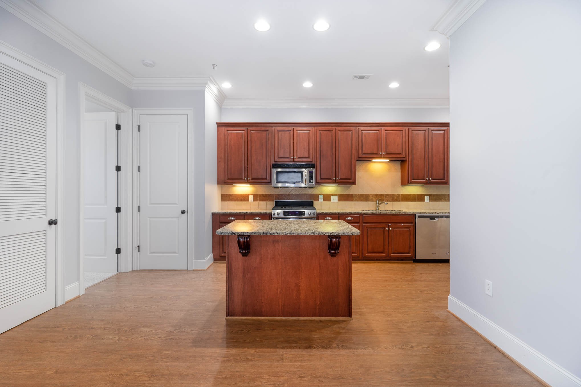 4120 Ridgefield Dr Unit: 500