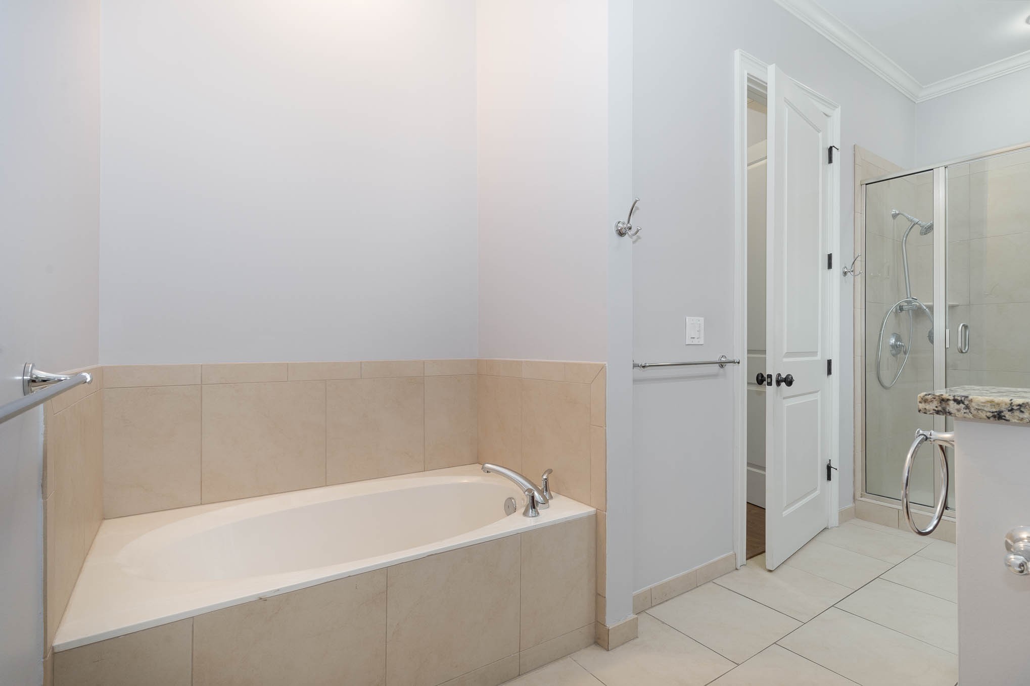 4120 Ridgefield Dr Unit: 500