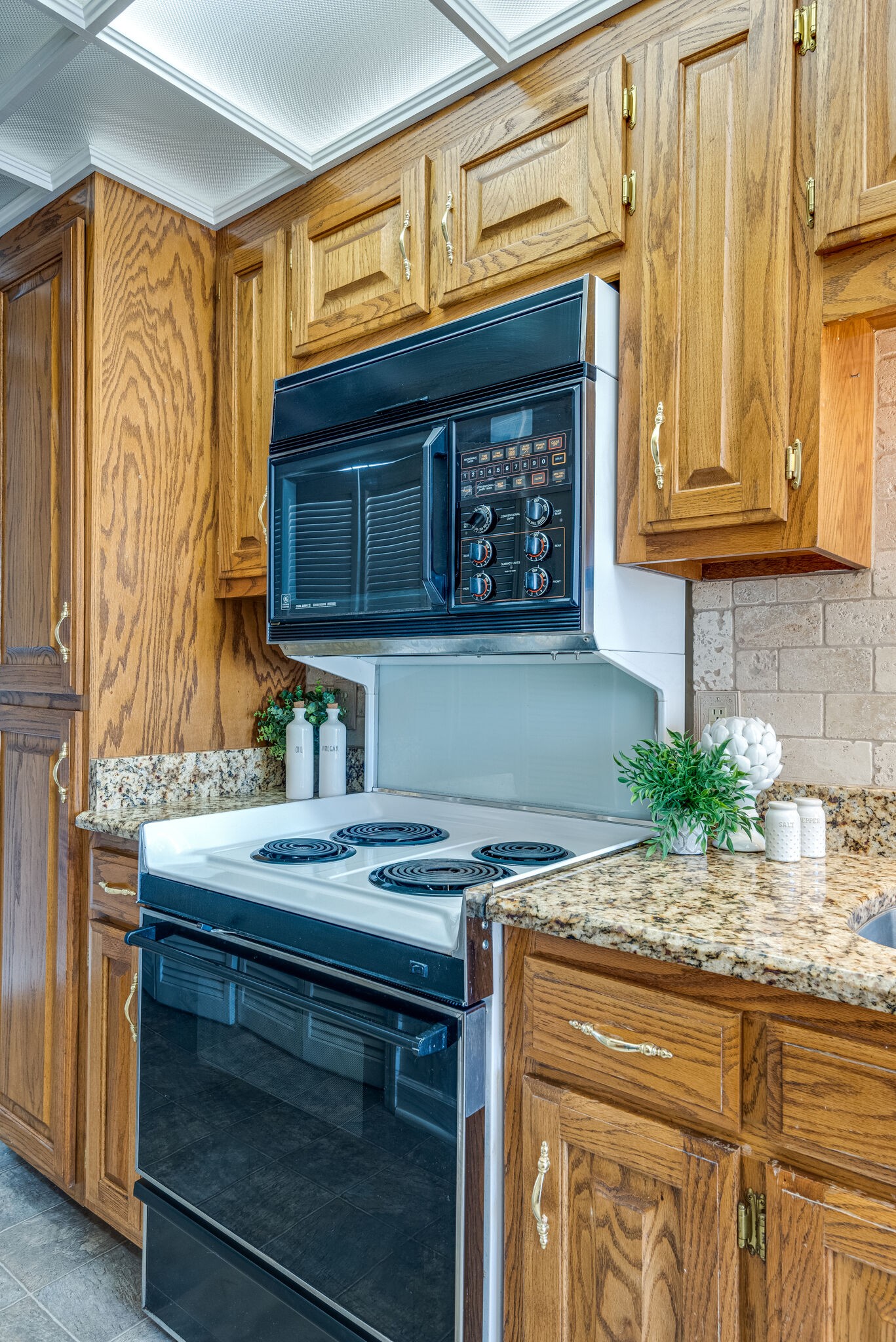 8942 Sawyer Brown Rd