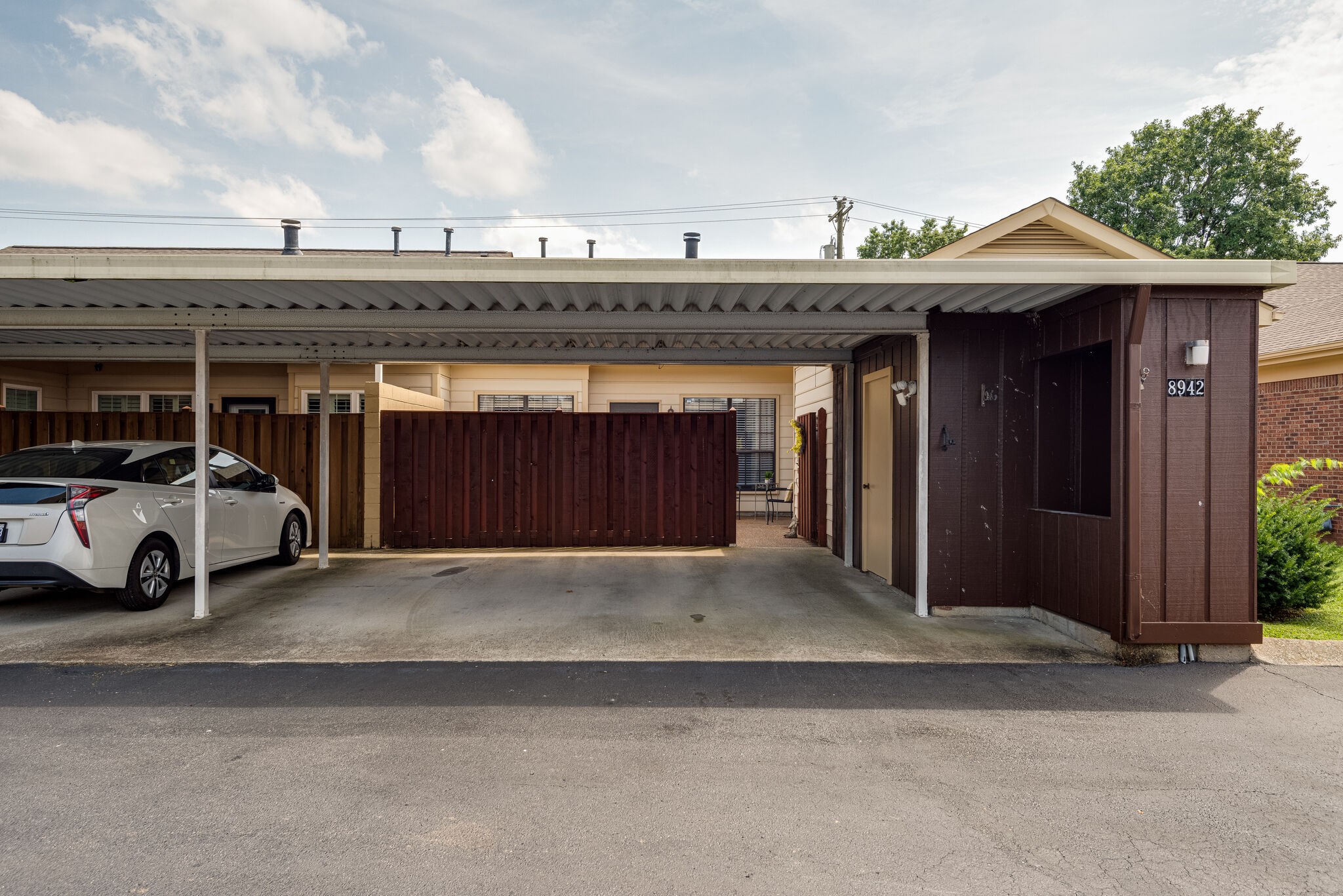 8942 Sawyer Brown Rd