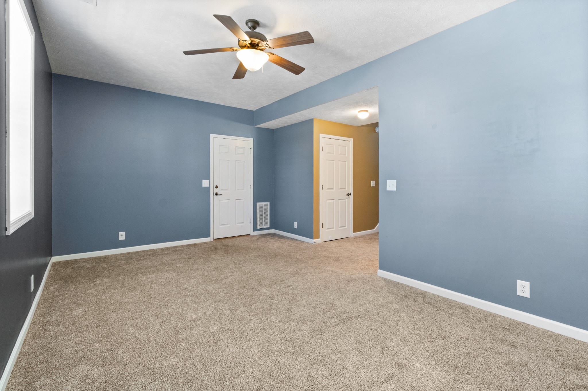 689 Winding Bluff Way