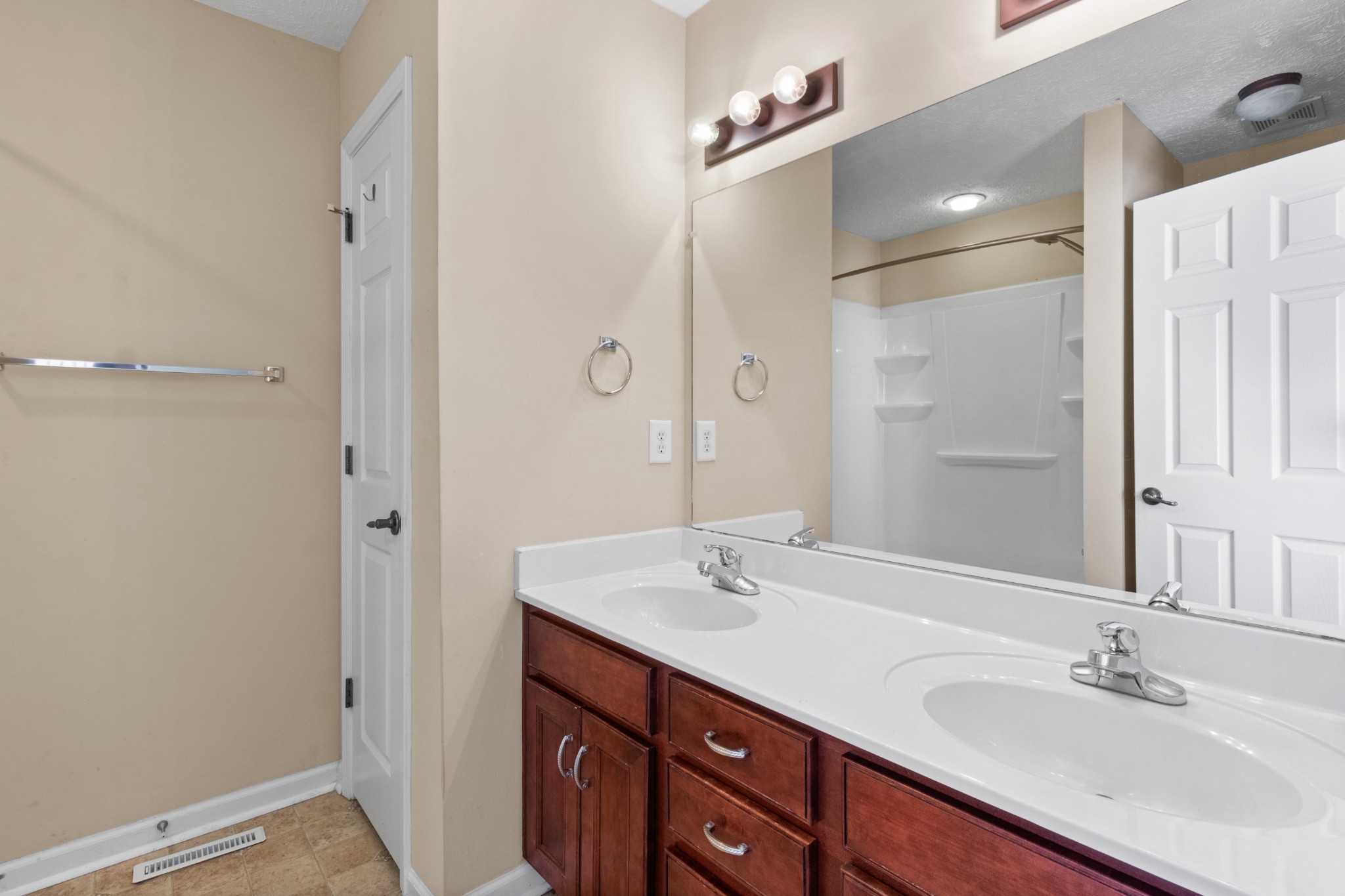 689 Winding Bluff Way