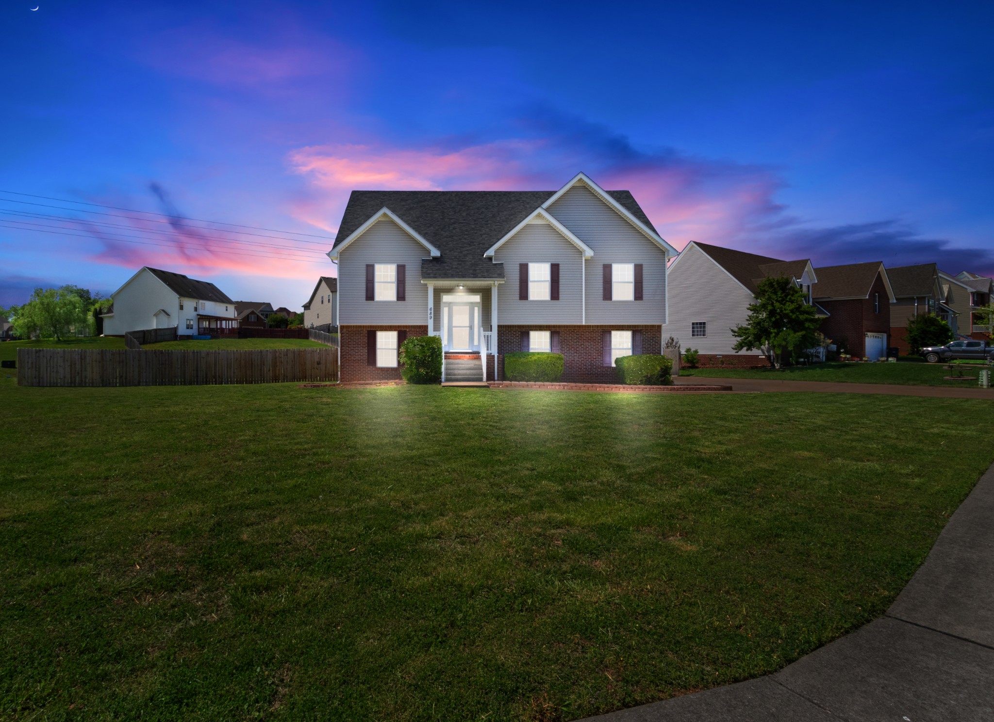 689 Winding Bluff Way