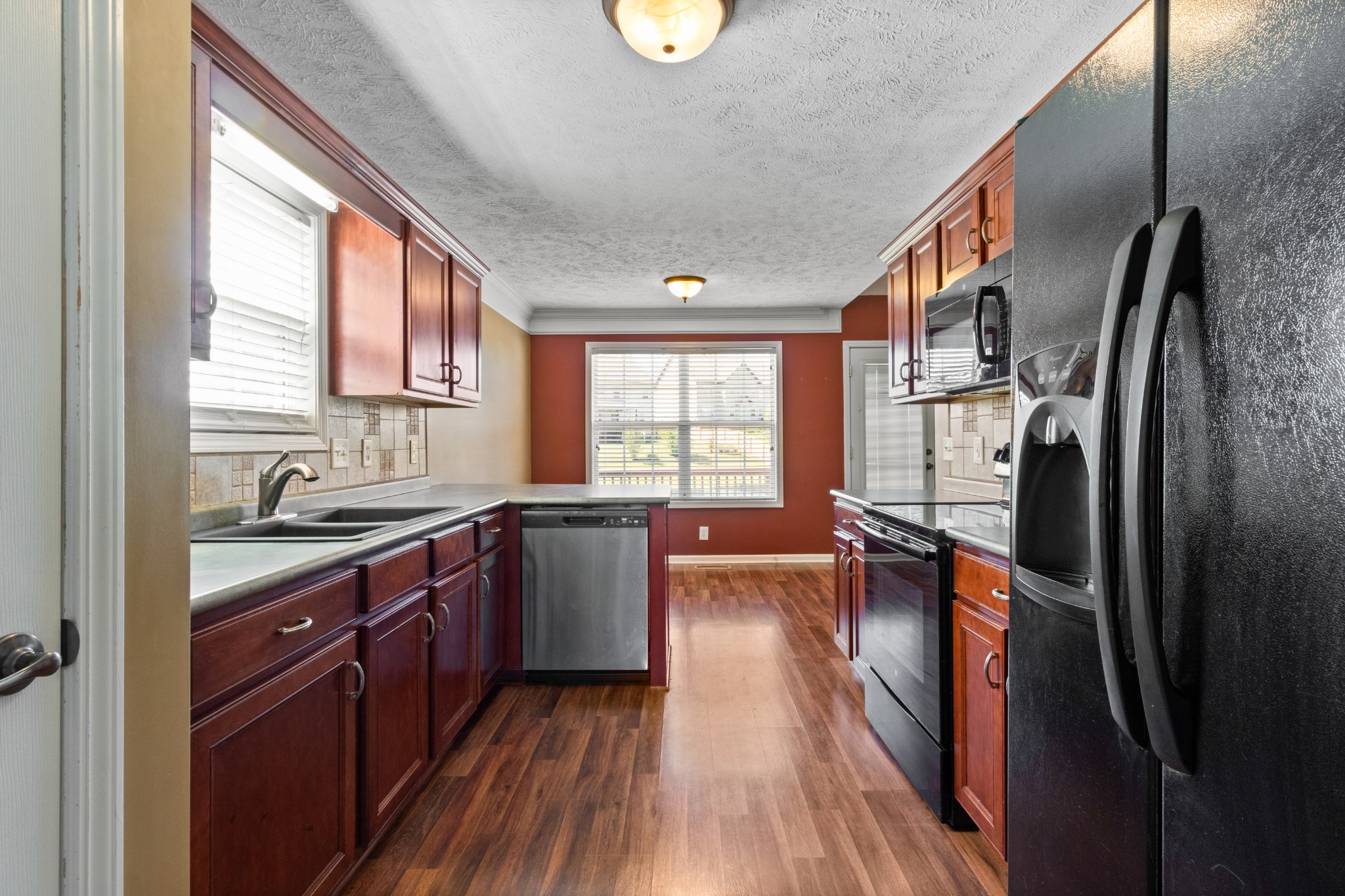 689 Winding Bluff Way