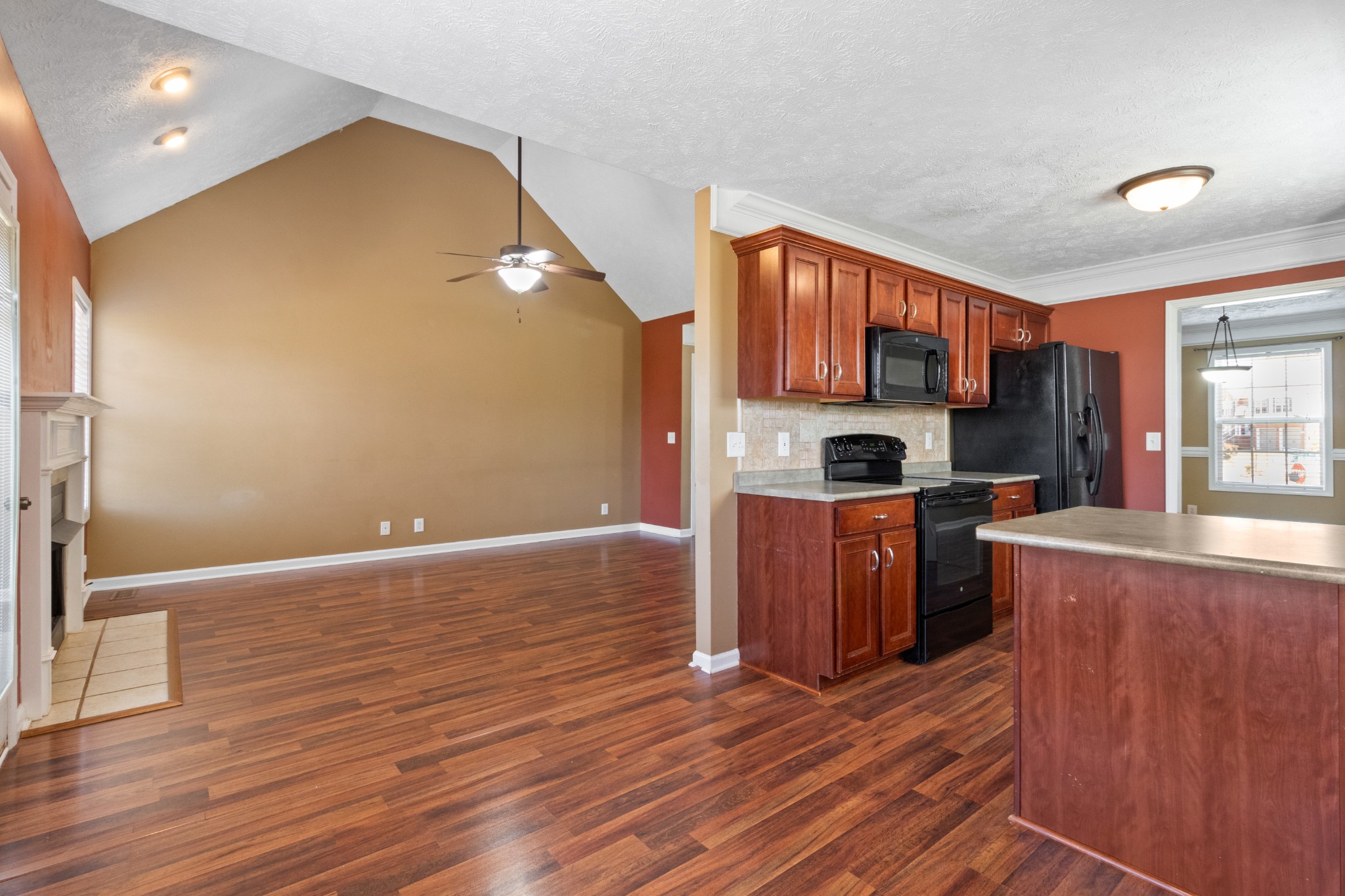 689 Winding Bluff Way