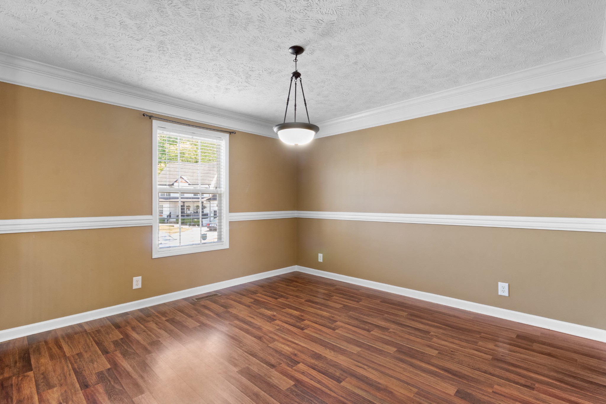 689 Winding Bluff Way