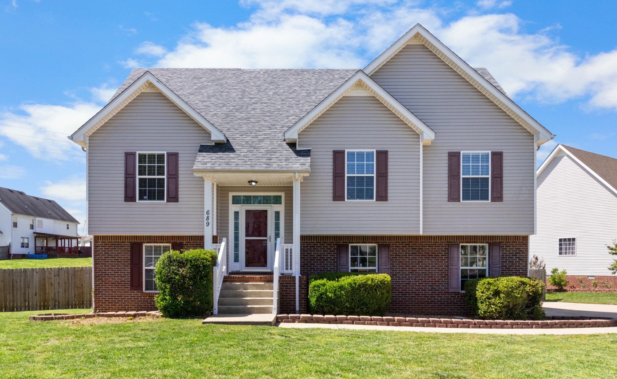 689 Winding Bluff Way