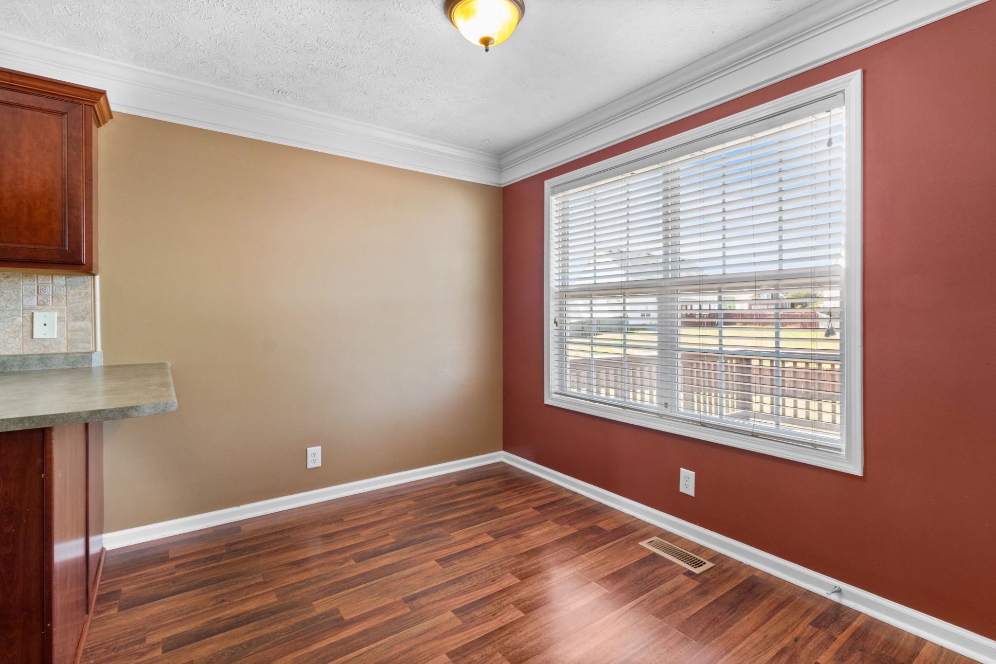 689 Winding Bluff Way