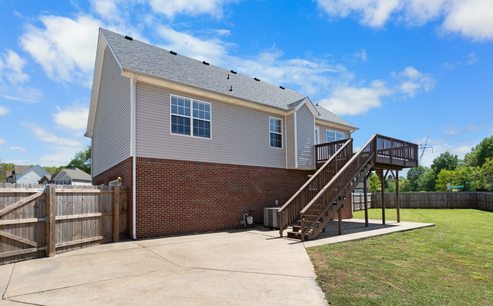 689 Winding Bluff Way