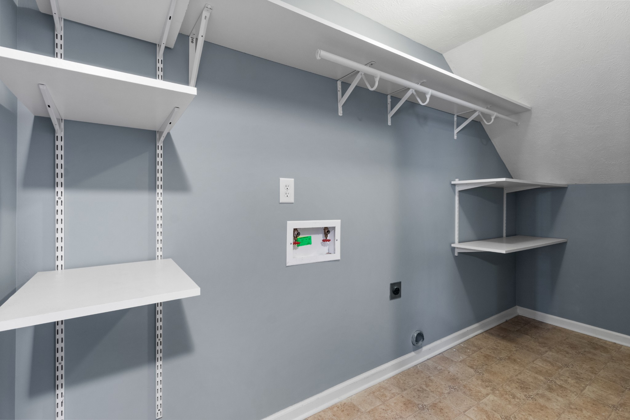 689 Winding Bluff Way