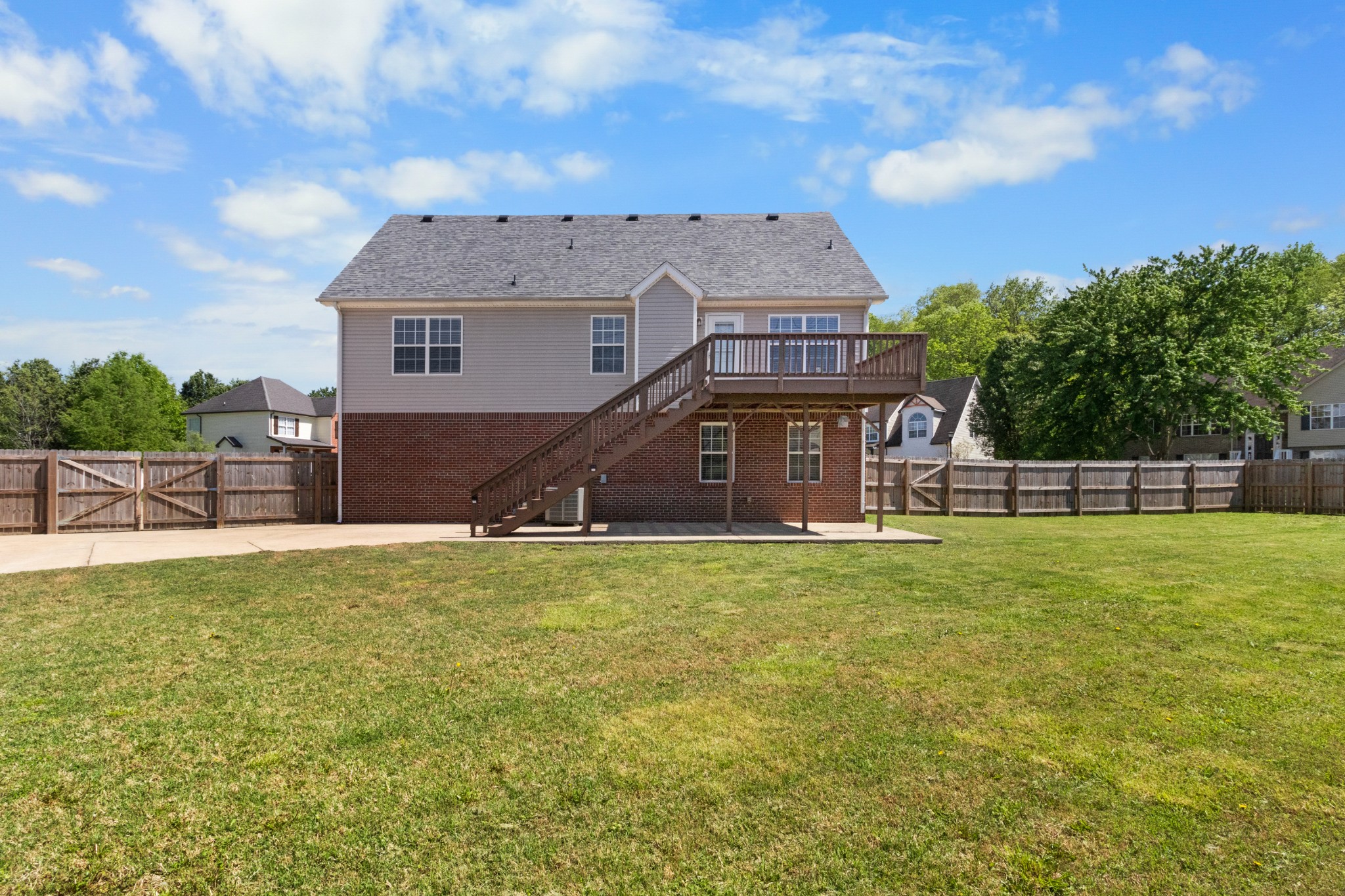 689 Winding Bluff Way