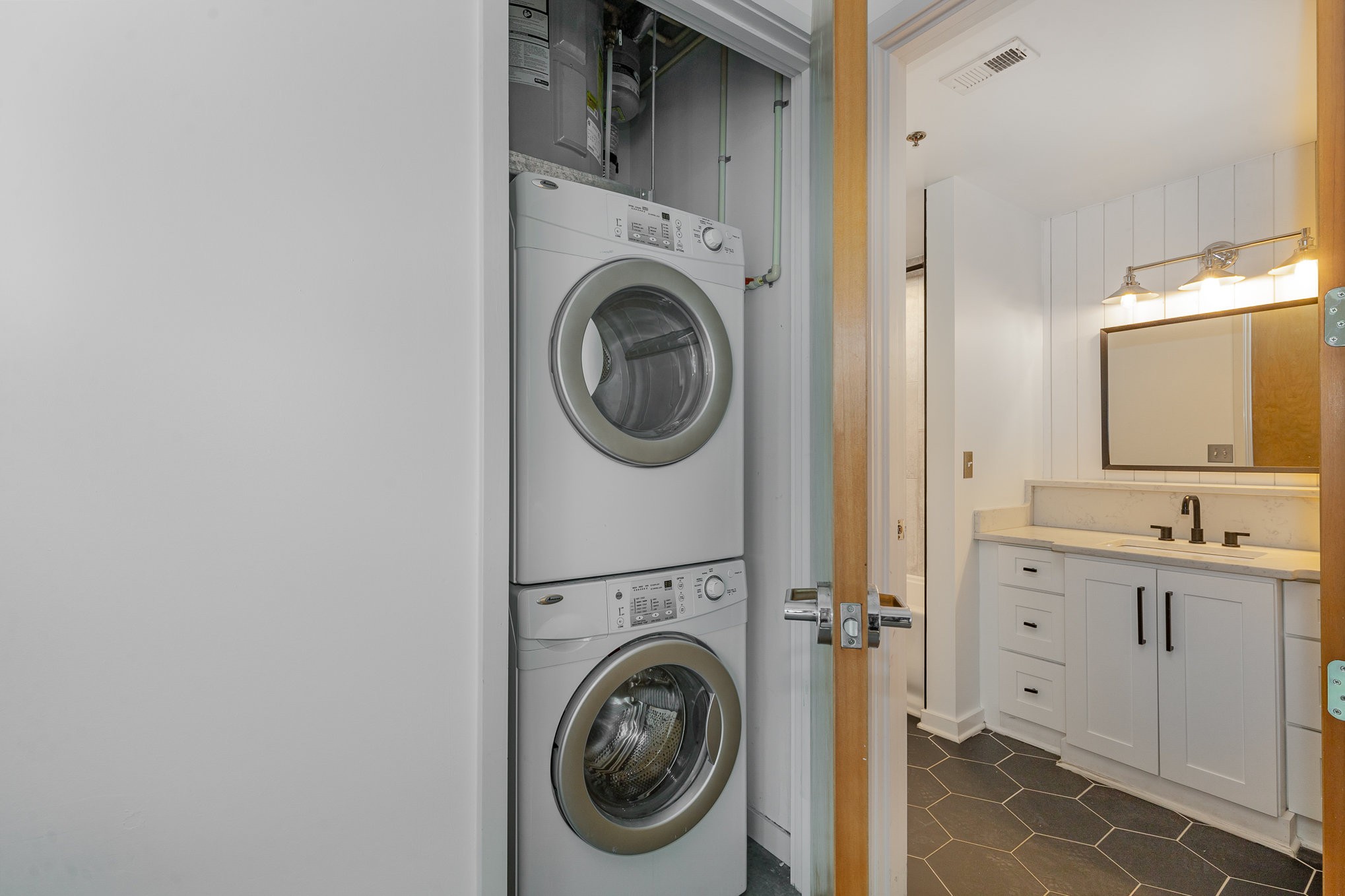 600 12th Ave, S Unit: 422