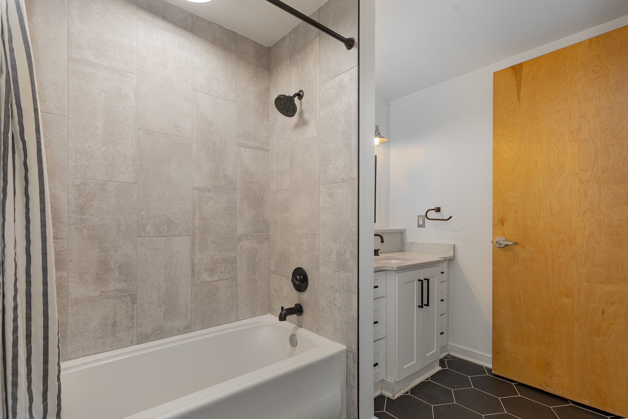 600 12th Ave, S Unit: 422