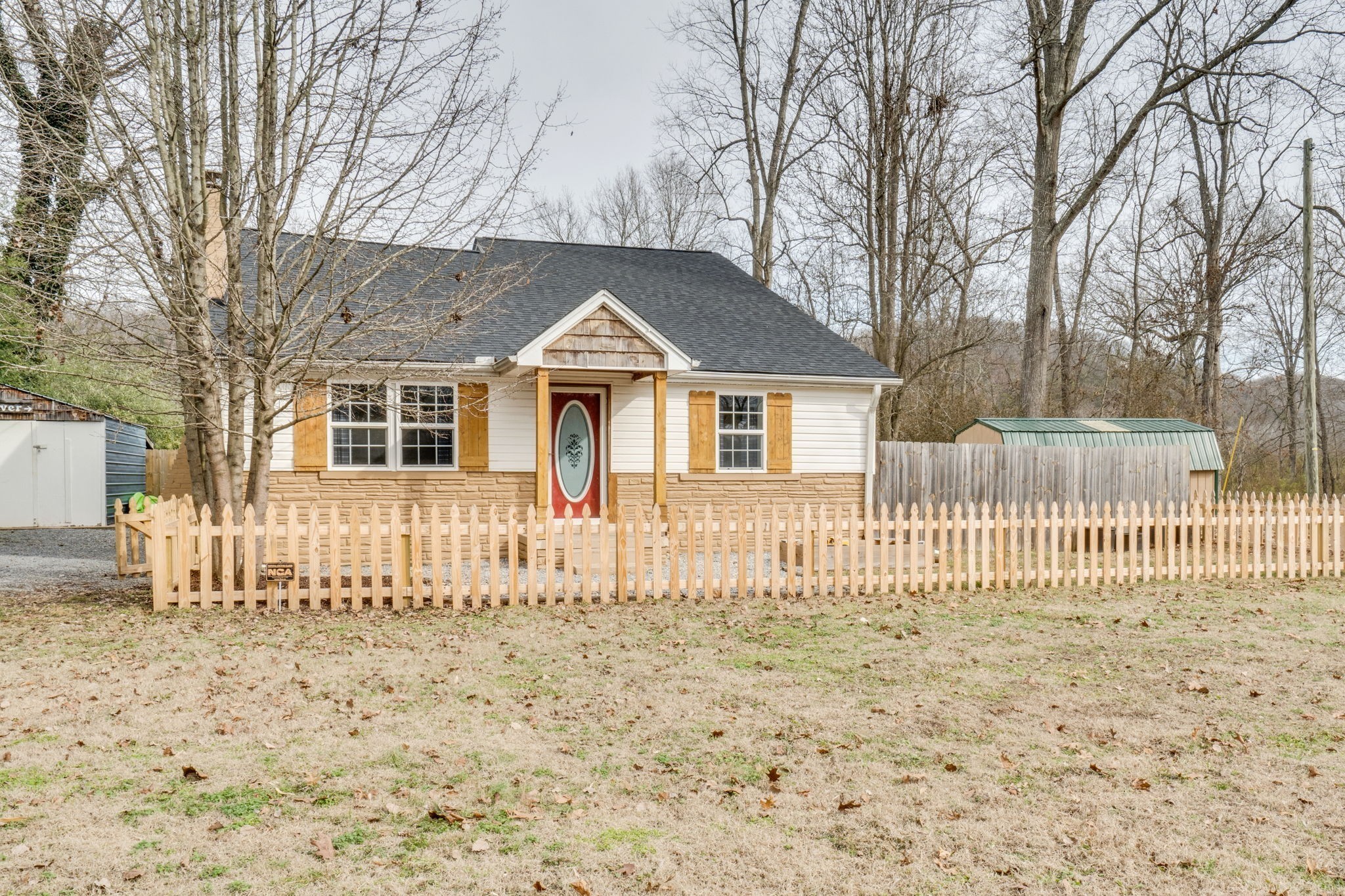 1182 Lakeside Dr