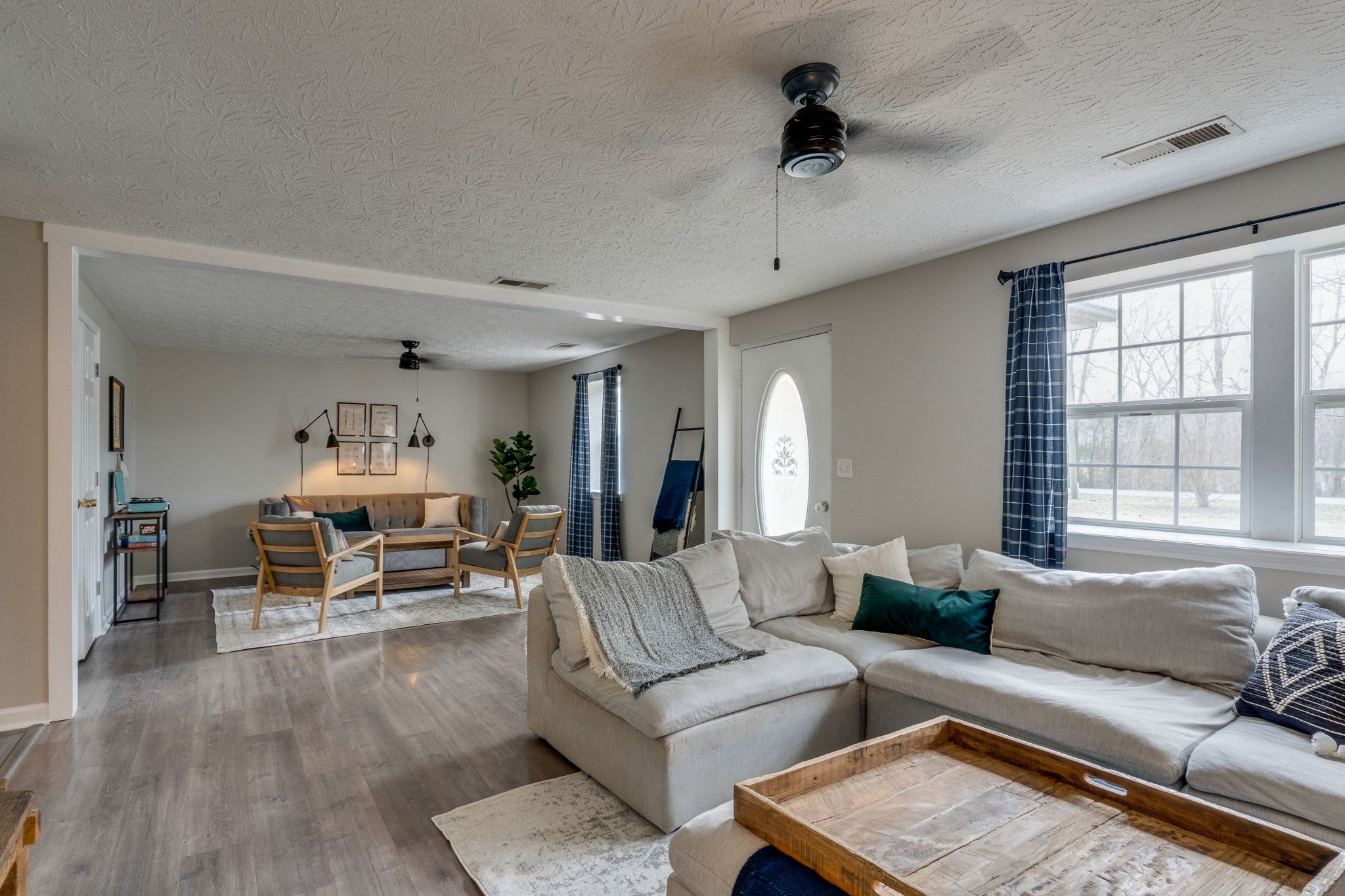 1182 Lakeside Dr