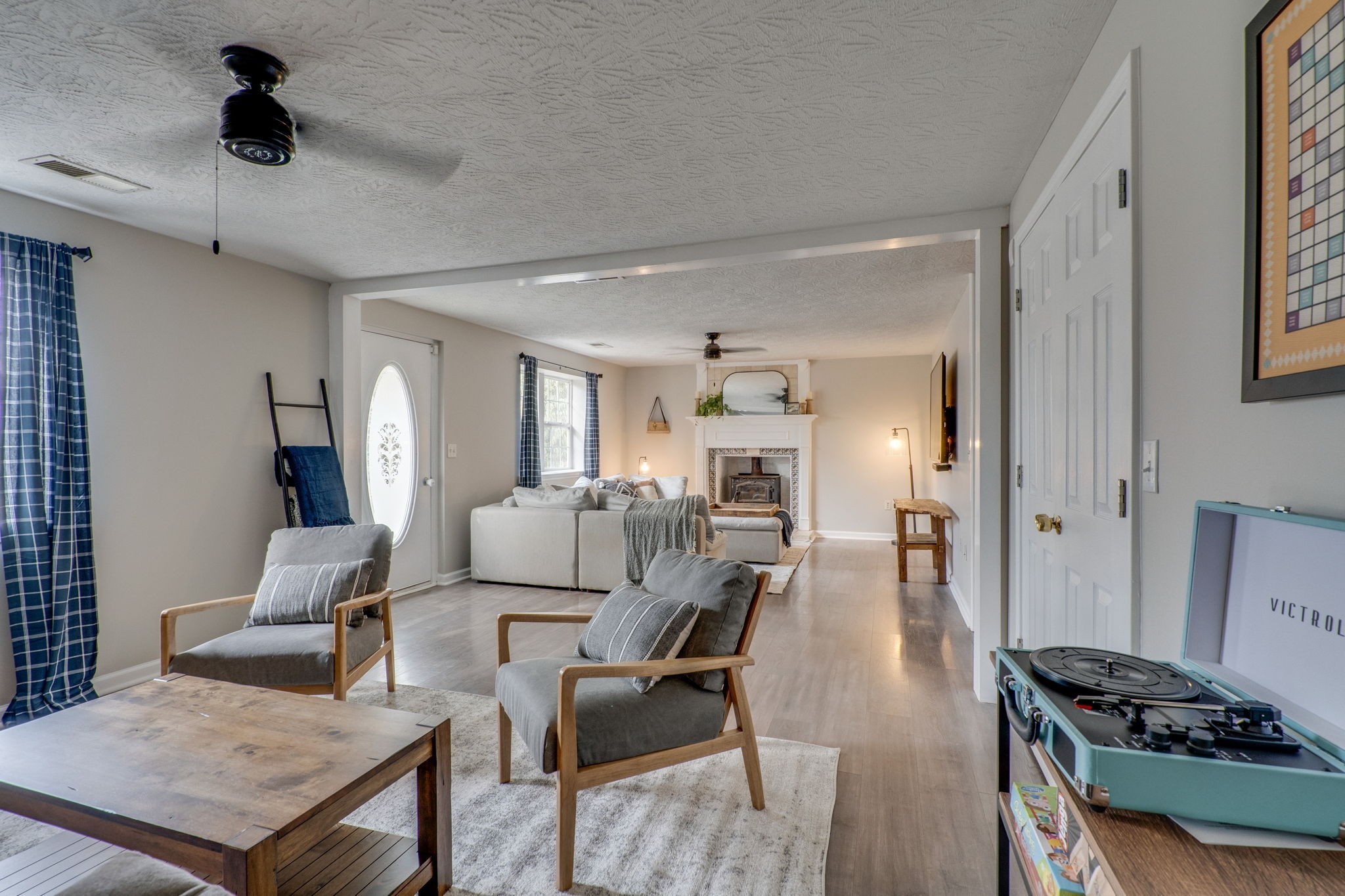 1182 Lakeside Dr