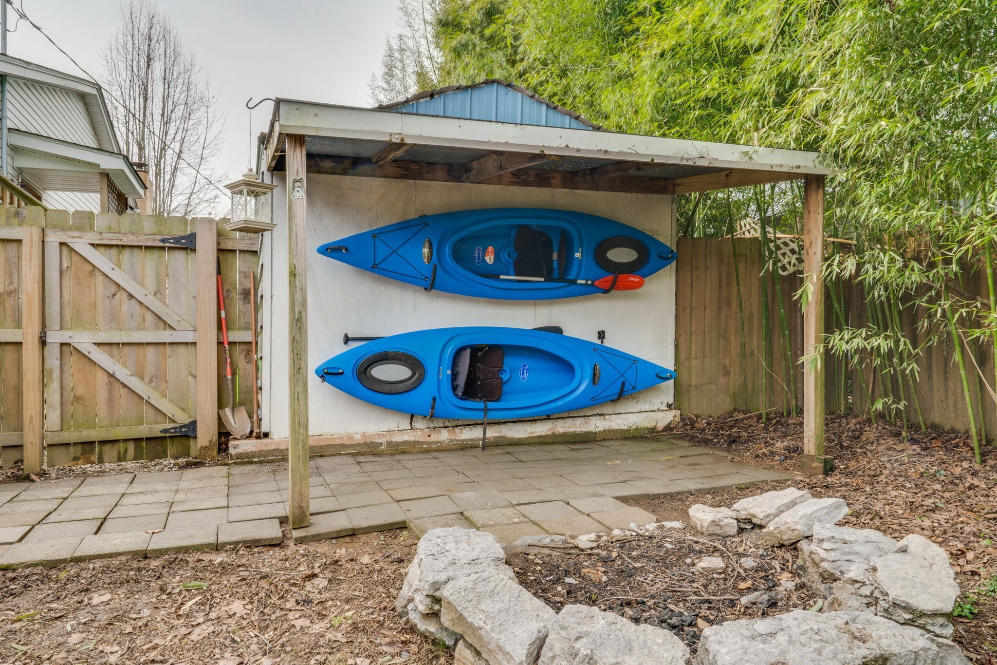 1182 Lakeside Dr