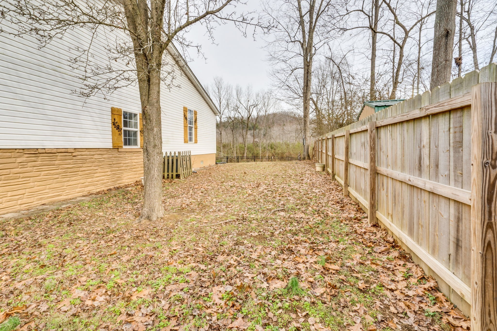 1182 Lakeside Dr