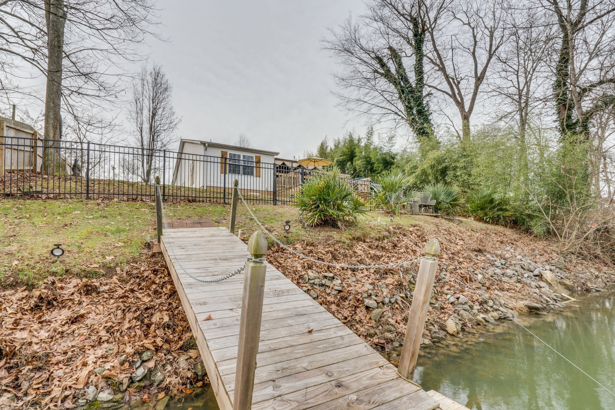 1182 Lakeside Dr